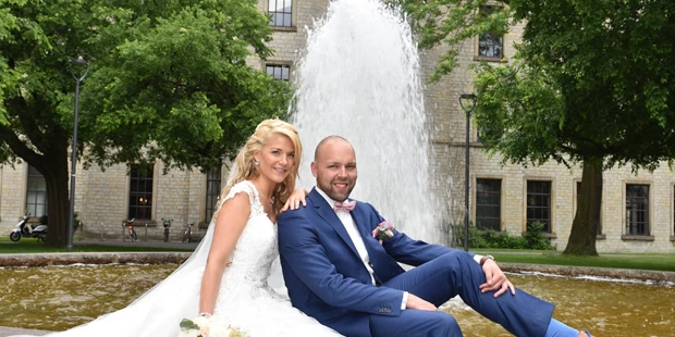 Hochzeitsfotos - Fotobox mit Zubehör - Wietze - Paarshooting in Bielefeld co Bork - diehochzeitsfotografin.de