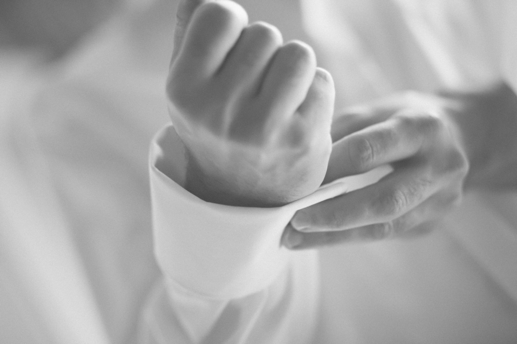 Hochzeitsfotos - Berufsfotograf - Velten - Getting Ready des Bräutigams - Dennis Hayungs