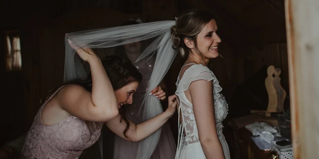 Hochzeitsfotos - Art des Shootings: Trash your Dress - Maria-Lanzendorf - Christina Supanz