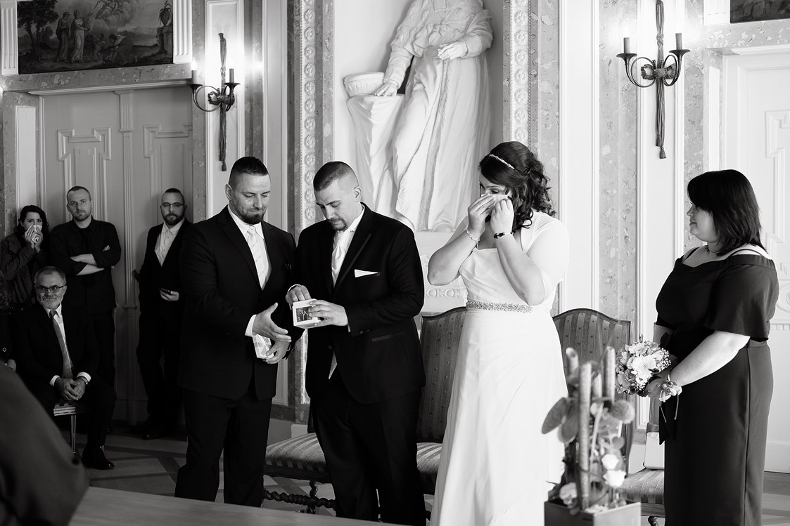 Hochzeitsfotograf: Im Standesamt: zu Tränen gerührt... - Herr und Frau Beichert Hochzeits-Fotografen