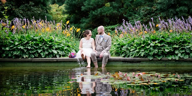 Hochzeitsfotos - Art des Shootings: Prewedding Shooting - Kittsee - Brautpaar am Seerosenteich. - Xenia Bluhm - Die Hochzeitsfotografin