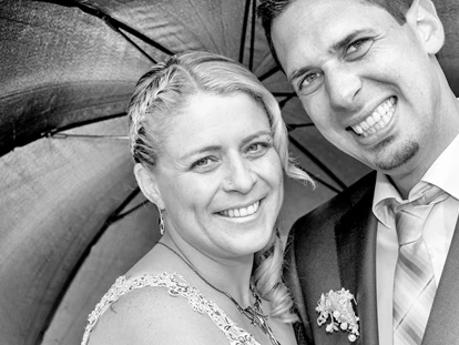 Hochzeitsfotos - Wildsteig - Paarshooting.
Tolle und entspannte Bilder können nur entstehen, wenn die Stimmung passt. Es sollte genug Zeit für das Shooting im Vorhinein eingeplant sein.
Natürlich ist das Portraitshooting auch nach der Hochzeit buchbar. - Foto Neuner, Rum