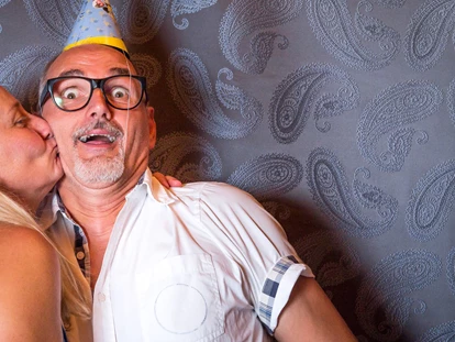 Hochzeitsfotos - Wildsteig - Mobiles Fotostudio - Spaß auf jeder Party!
Funktioniert wie eine Fotobox - jedoch mit Fotograf oder Fotografin. Garantierte Qualität. Bilder sind sofort aus gesicherten Galerien downloadbar. - Foto Neuner, Rum