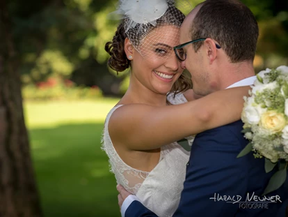 Hochzeitsfotos - Wildsteig - Paarshooting.
Tolle und entspannte Bilder können nur entstehen, wenn die Stimmung passt. Es sollte genug Zeit für das Shooting im Vorhinein eingeplant sein.
Natürlich ist das Portraitshooting auch nach der Hochzeit buchbar. - Foto Neuner, Rum
