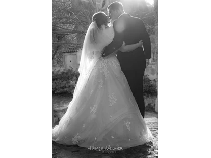 Hochzeitsfotos - Wildsteig - Paarshooting.
Tolle und entspannte Bilder können nur entstehen, wenn die Stimmung passt. Es sollte genug Zeit für das Shooting im Vorhinein eingeplant sein.
Natürlich ist das Portraitshooting auch nach der Hochzeit buchbar. - Foto Neuner, Rum