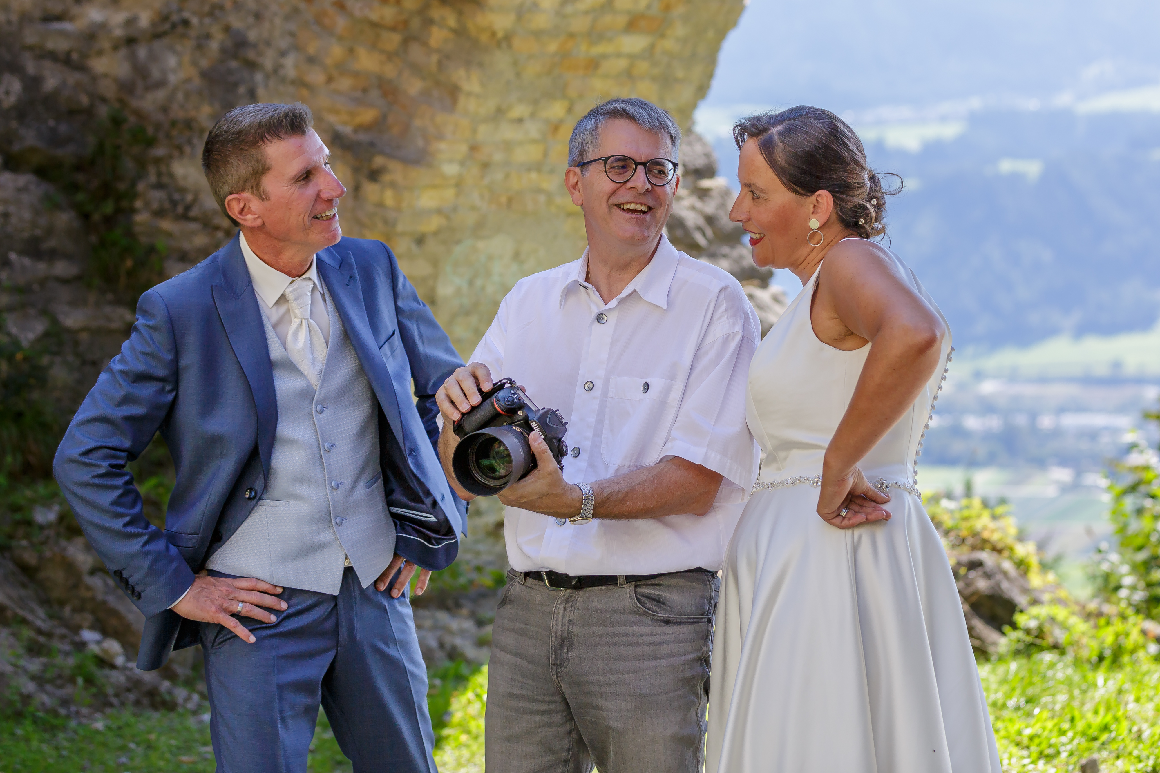 Hochzeitsfotograf: Paarshooting.
Tolle und entspannte Bilder können nur entstehen, wenn die Stimmung passt. Es sollte genug Zeit für das Shooting im Vorhinein eingeplant sein.
Natürlich ist das Portraitshooting auch nach der Hochzeit buchbar. - Foto Neuner, Rum