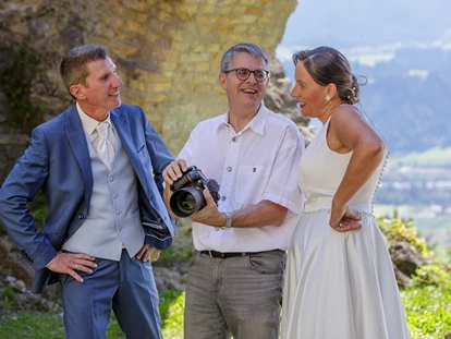 Hochzeitsfotos - Wildsteig - Paarshooting.
Tolle und entspannte Bilder können nur entstehen, wenn die Stimmung passt. Es sollte genug Zeit für das Shooting im Vorhinein eingeplant sein.
Natürlich ist das Portraitshooting auch nach der Hochzeit buchbar. - Foto Neuner, Rum