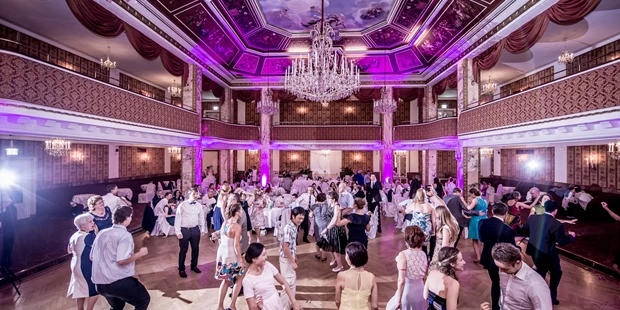 Hochzeitsfotos - Fotostudio - PLZ 2100 (Österreich) - Weddingparty - Armin Kleinlercher - your weddingreport