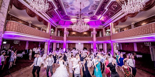 Hochzeitsfotos - Fotostudio - PLZ 2100 (Österreich) - Weddingparty - Armin Kleinlercher - your weddingreport