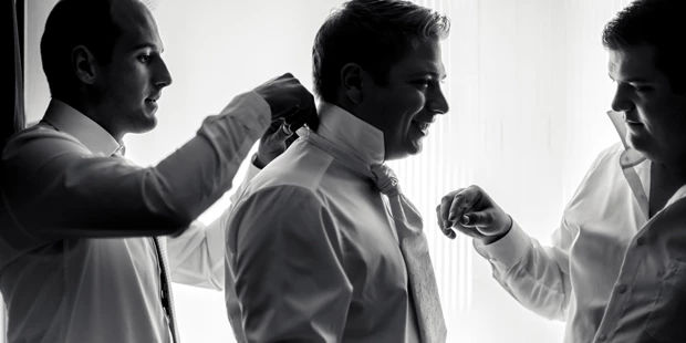 Hochzeitsfotos - Fotostudio - PLZ 2100 (Österreich) - Getting ready Bräutigam - Armin Kleinlercher - your weddingreport