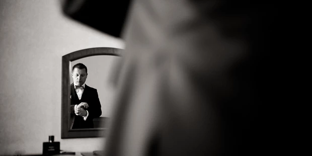 Hochzeitsfotos - Fotostudio - PLZ 2100 (Österreich) - Getting ready Bräutigam - Armin Kleinlercher - your weddingreport