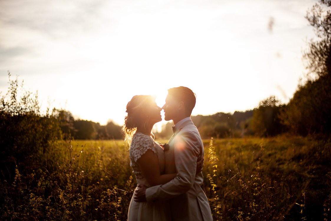 Hochzeitsfotograf: Brautpaarshooting Sonnenuntergang - Slawa Smagin - lockere Hochzeitsreportagen in AT,CH,DE