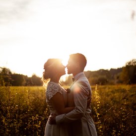 Hochzeitsfotograf: Brautpaarshooting Sonnenuntergang - Slawa Smagin - lockere Hochzeitsreportagen in AT,CH,DE