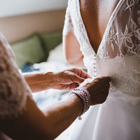 Hochzeitsfotograf: Brautvorbereitung, Getting Ready - Rene und Steffi // Hochzeitsfotos und Video