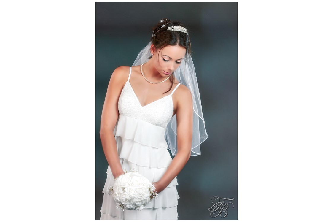 Hochzeitsfotograf: Brautshooting indoor Studioaufnahme - Fotostudio Bremer