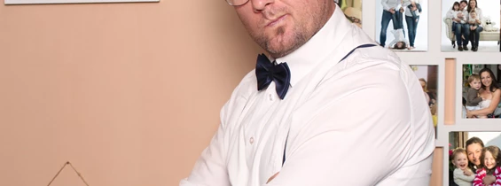 Hochzeitsfotograf: "Hochzeitsfotos, sind nicht einfach belichtetes Papier.
Es sind vielmehr Dokumente für das einmalige Ereigniss, Erinnerungen an den
schönsten Tag des Lebens zu haben."
- W.Andreas Wagner