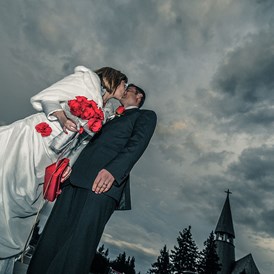 Hochzeitsfotograf: Der Kuss bringt Licht. - Bina Vista