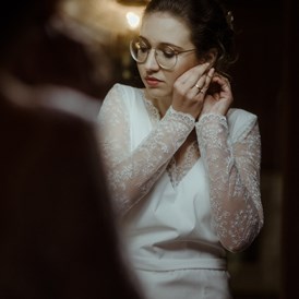 Hochzeitsfotograf: Getting Ready der Braut in den alten Zimmern der Villa Maund - Dan Jenson Photography