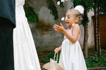 Hochzeitsfotograf: Die vielen zauberhaften Momente, die Euren Tag ausmachen sammeln wir mit Leidenschaft, um sie zu Eurer Geschichte zu verweben. - freynoi - Die Hochzeitsfotografinnen