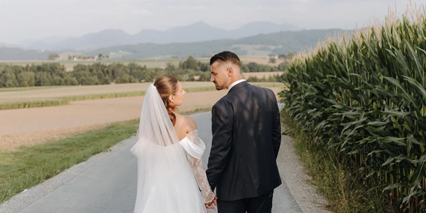 Hochzeitsfotos - Art des Shootings: Trash your Dress - Maria-Lanzendorf - www.margarita-shut.com
Location; Graf Haider Gut - Margarita Shut