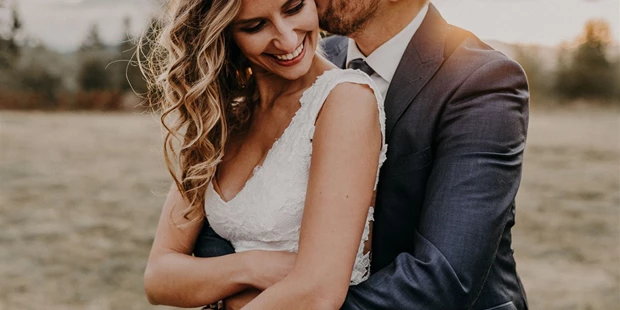 Hochzeitsfotos - Art des Shootings: Trash your Dress - Maria-Lanzendorf - Yvonne + Michael - BLISS & DELIGHT AUTHENTIC WEDDING PHOTOS AND VIDEOS