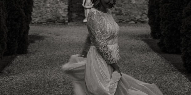 Hochzeitsfotos - Art des Shootings: Trash your Dress - Maria-Lanzendorf - BLISS & DELIGHT AUTHENTIC WEDDING PHOTOS AND VIDEOS
