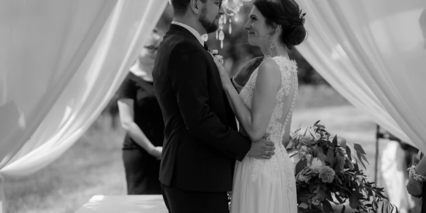 Hochzeitsfotos - Art des Shootings: Trash your Dress - Maria-Lanzendorf - BLISS & DELIGHT AUTHENTIC WEDDING PHOTOS AND VIDEOS