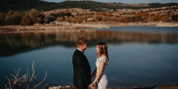 Hochzeitsfotos - Art des Shootings: Trash your Dress - Maria-Lanzendorf - Karlo Gavric