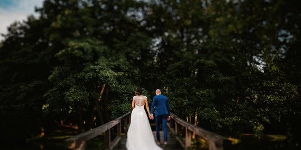 Hochzeitsfotos - Art des Shootings: Trash your Dress - Maria-Lanzendorf - Karlo Gavric