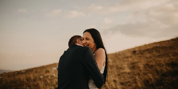 Hochzeitsfotos - Art des Shootings: Trash your Dress - Maria-Lanzendorf - Karlo Gavric