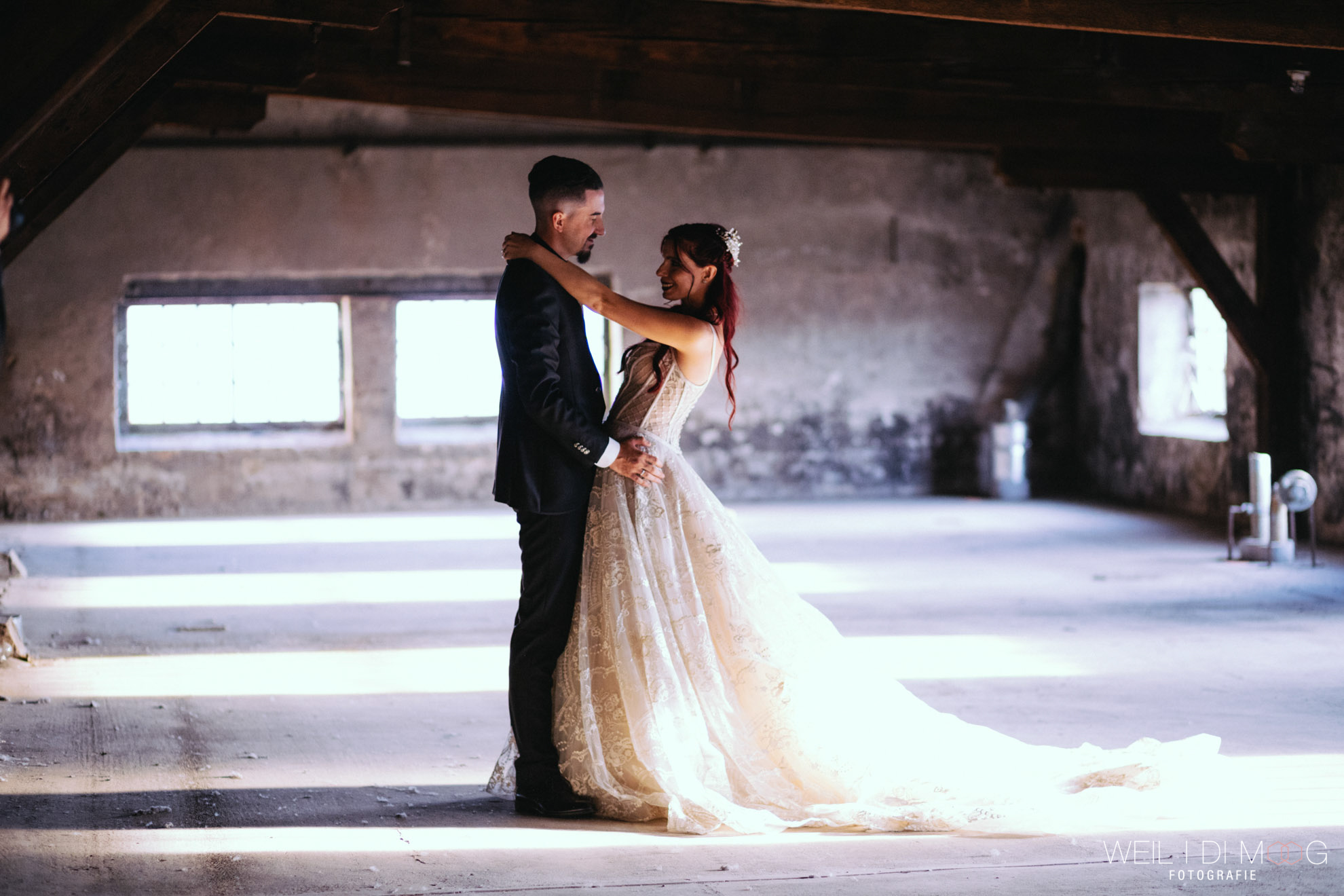 Hochzeitsfotos - zweite Kamera - Region Attersee - Das Spiel mit dem Licht. - WEIL I DI MOOG Fotografie