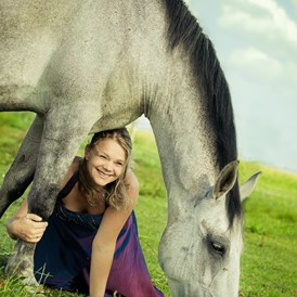 Hochzeitsfotograf: Und noch ein Foto von mir mit meinem Pferd damit ihr seht mit wem ihr es zu tun habt:-)  - Yvonne Obermüller Fotografie