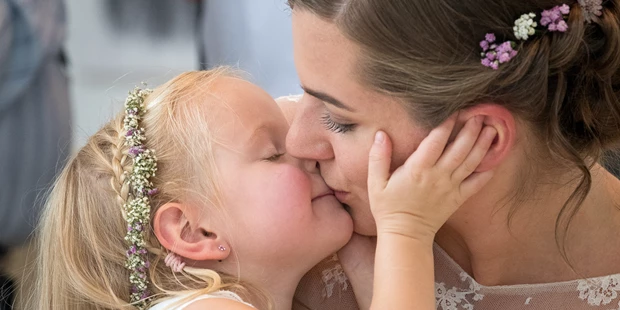 Hochzeitsfotos - Fotostudio - Wels (Wels) - Unsere besondere Aufmerksamkeit gilt neben den großen Momenten den kleinen Augenblicken, wo ihr ganz bei euch seid.  - Living Moments Photography