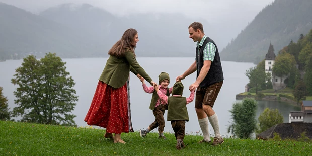 Hochzeitsfotos - Fotostudio - Wels (Wels) - Auch strömender Regen kann der guten Stimmung nichts anhaben! - Living Moments Photography