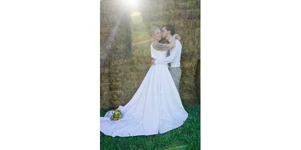 Hochzeitsfotos - Art des Shootings: Trash your Dress - Maria-Lanzendorf - Weingut Holler - Fink Pictures by Iris Fink
