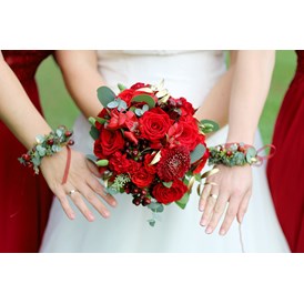 Hochzeitsfotograf: Hochzeit mit Brautjungfern in rot - Fink Pictures by Iris Fink 