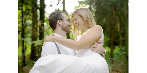 Hochzeitsfotos - Art des Shootings: Trash your Dress - Maria-Lanzendorf - Waldhochzeit - Fink Pictures by Iris Fink