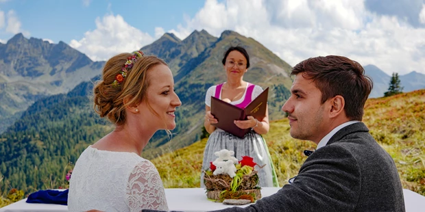 Hochzeitsfotos - Fotostudio - Schladming-Dachstein -  Charlotte und Kian aus München trauten sich am Planai-Berg
Die schönsten Erinnerungsbilder wie immer von FotoTOM - TOM Eitzinger