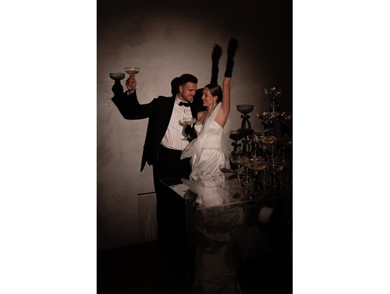 Hochzeitsfotograf: Hochzeitsfotografin Westerwald Hochzeitsfotografin Koblenz Hochzeitsfotografin Köln Hochzeiten fotografieren Hochzeitsfotograf gesucht heiraten 2025 Hochzeit Wedding wedding photographer Jana Bleich Fotografie Jana Bleich Fotografin gesucht getting ready Freie Trauung Kirchliche Trauung - Jana Bleich Fotografie