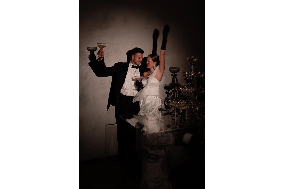 Hochzeitsfotograf: Hochzeitsfotografin Westerwald Hochzeitsfotografin Koblenz Hochzeitsfotografin Köln Hochzeiten fotografieren Hochzeitsfotograf gesucht heiraten 2025 Hochzeit Wedding wedding photographer Jana Bleich Fotografie Jana Bleich Fotografin gesucht getting ready Freie Trauung Kirchliche Trauung - Jana Bleich Fotografie