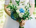 Hochzeitsfotograf: Braut hält Brautstraß - Patrick Visuals