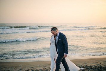 Hochzeitsfotograf: Italienische Hochzeit am Strand bei Rom - Mirja shoots weddings