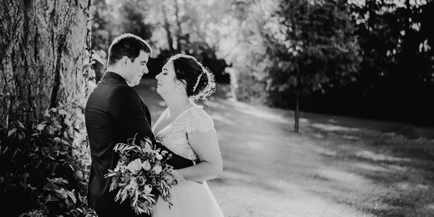 Hochzeitsfotos - Fotostudio - Wels (Wels) - Kirchliche Hochzeit in Wiener Neustadt, Paarfotos Schlosspark Hernstein - Daniela Schönthaller