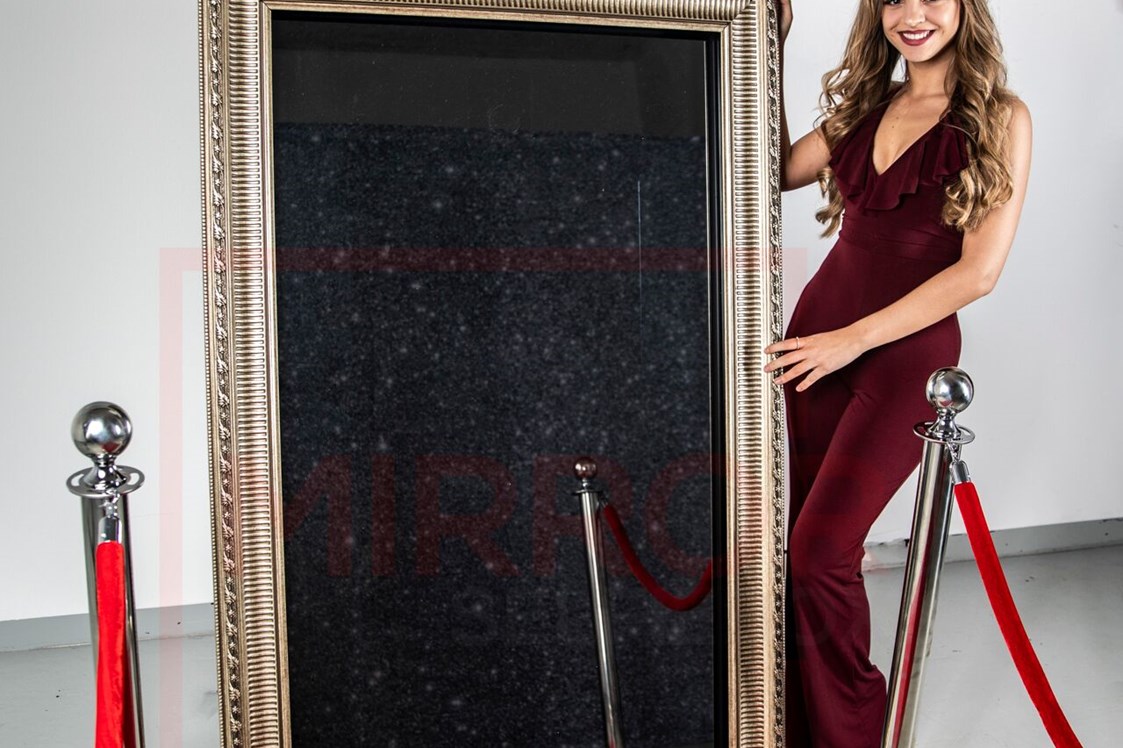 Hochzeitsfotograf: mirror selfie box - Eine Fotobox mit Mirror und Touchscreen – welcher ein einzigartiges Erlebnis zum Anfassen bietet – ein garantierter Spaß auf jedem Event! - Martin Weiss 
