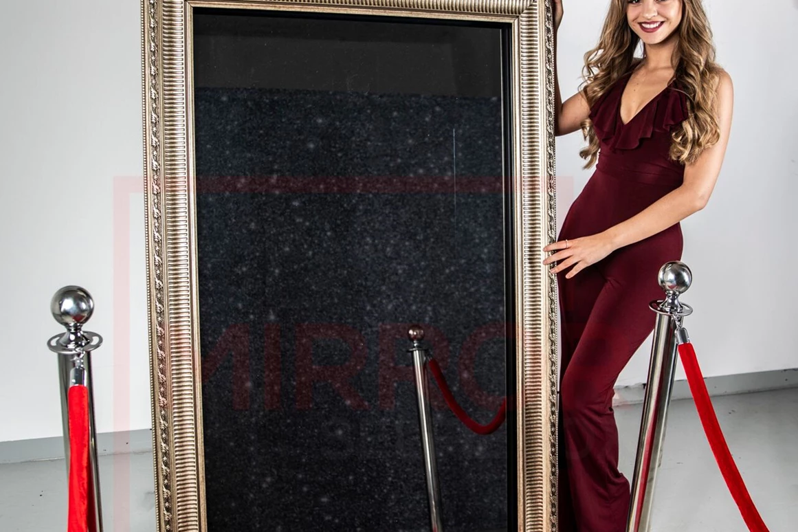Hochzeitsfotograf: mirror selfie box - Eine Fotobox mit Mirror und Touchscreen – welcher ein einzigartiges Erlebnis zum Anfassen bietet – ein garantierter Spaß auf jedem Event! - Martin Weiss