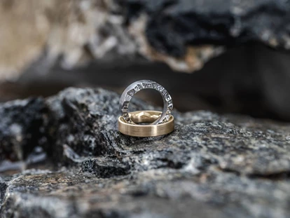 Hochzeitsfotos - Wildsteig - Traumhaft diese Eheringe - Shots Of Love - Barbara Weber Photography