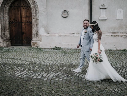 Hochzeitsfotos - Wildsteig - Paarshooting in der Haller Altstadt - Shots Of Love - Barbara Weber Photography