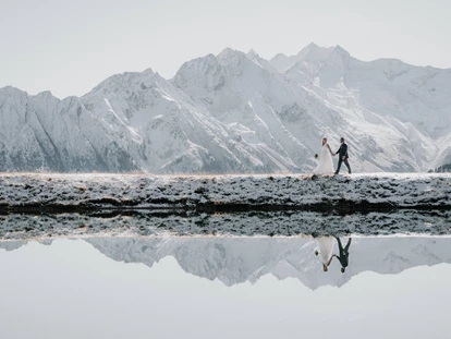 Hochzeitsfotos - Wildsteig - Das Bild mit dem ich den Austrian Wedding Award 2024 gewonnen habe!
Winterhochzeit in Gerlos - Shots Of Love - Barbara Weber Photography