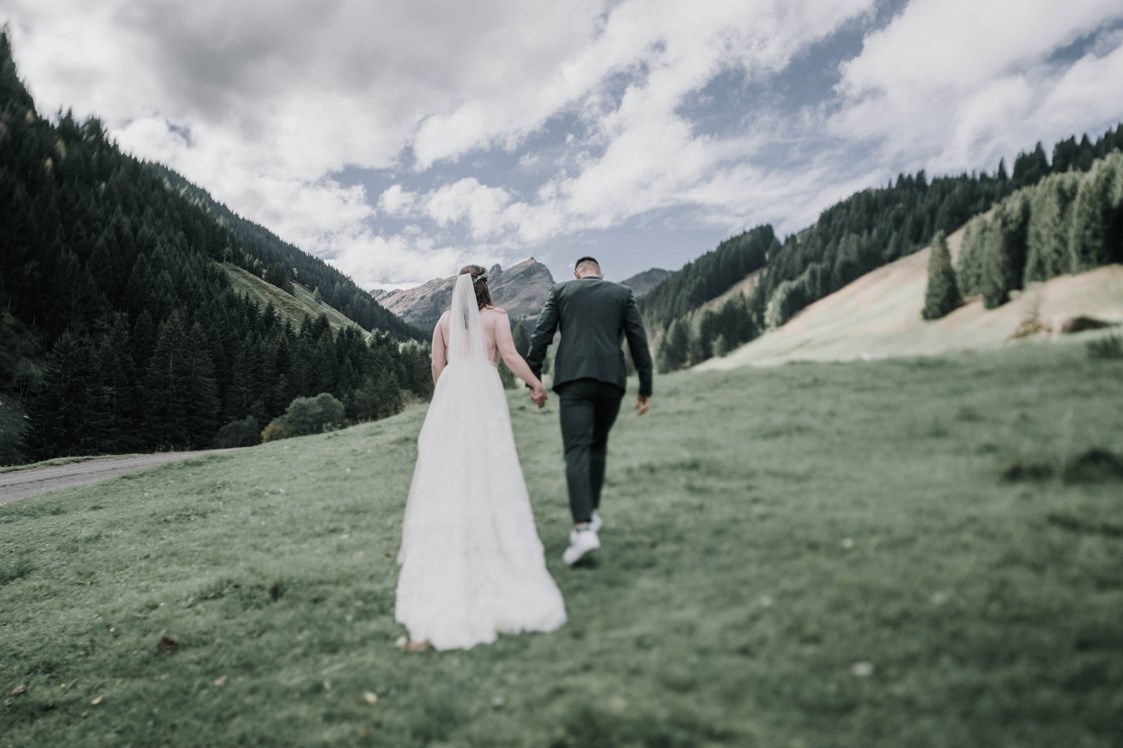 Hochzeitsfotograf: Hochzeit auf der Pulvermacheralm mit Bergpanorama - Shots Of Love - Barbara Weber Photography