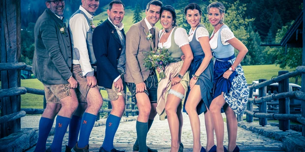 Hochzeitsfotos - Fotostudio - Wels (Wels) - Wir zeigen Bein - Dein schönster Tag - Hochzeitsfotografie